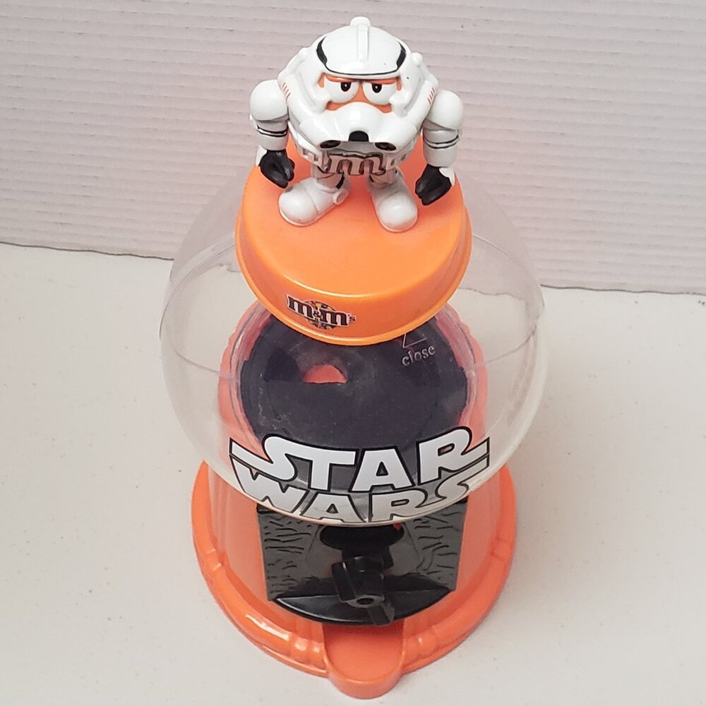 M&Ms Star Wars Dispenser - Picture 2 of 9